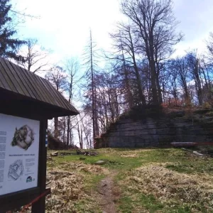 Zřícenina Štamberku a zatopený lom - Vysočina s dětmi