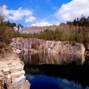 Zřícenina Štamberku a zatopený lom - Vysočina s dětmi