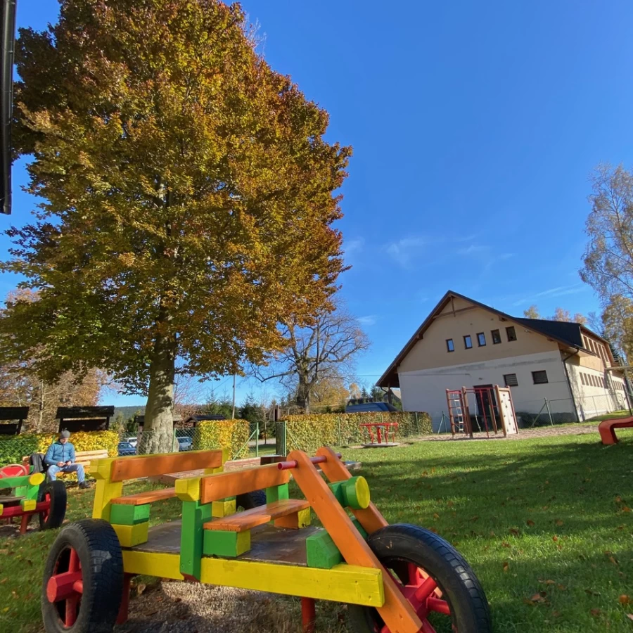 Devět skal a NS Naše stromy / 1