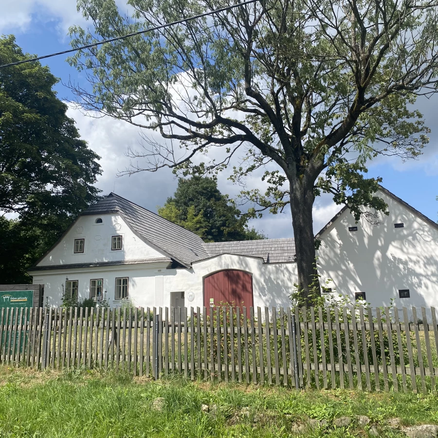 Vesnička Krátká  a Dům přírody Žďárských vrchů / 1