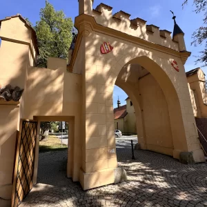 Za humny je Vodní dům a zámek Zruč - Vysočina s dětmi